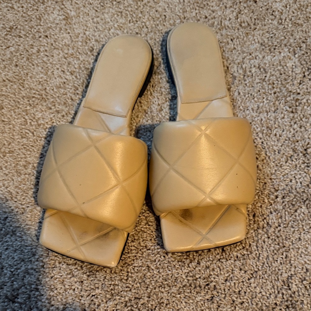 Bottega Veneta Lido Cream Quilted Slide Sandals